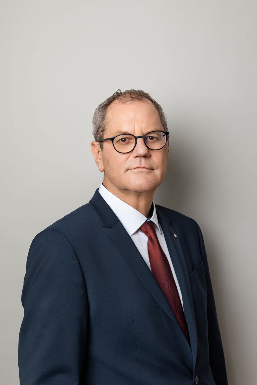 Portrait photo of the Supervisory Board member Dr. Albert Kirchmann in color.