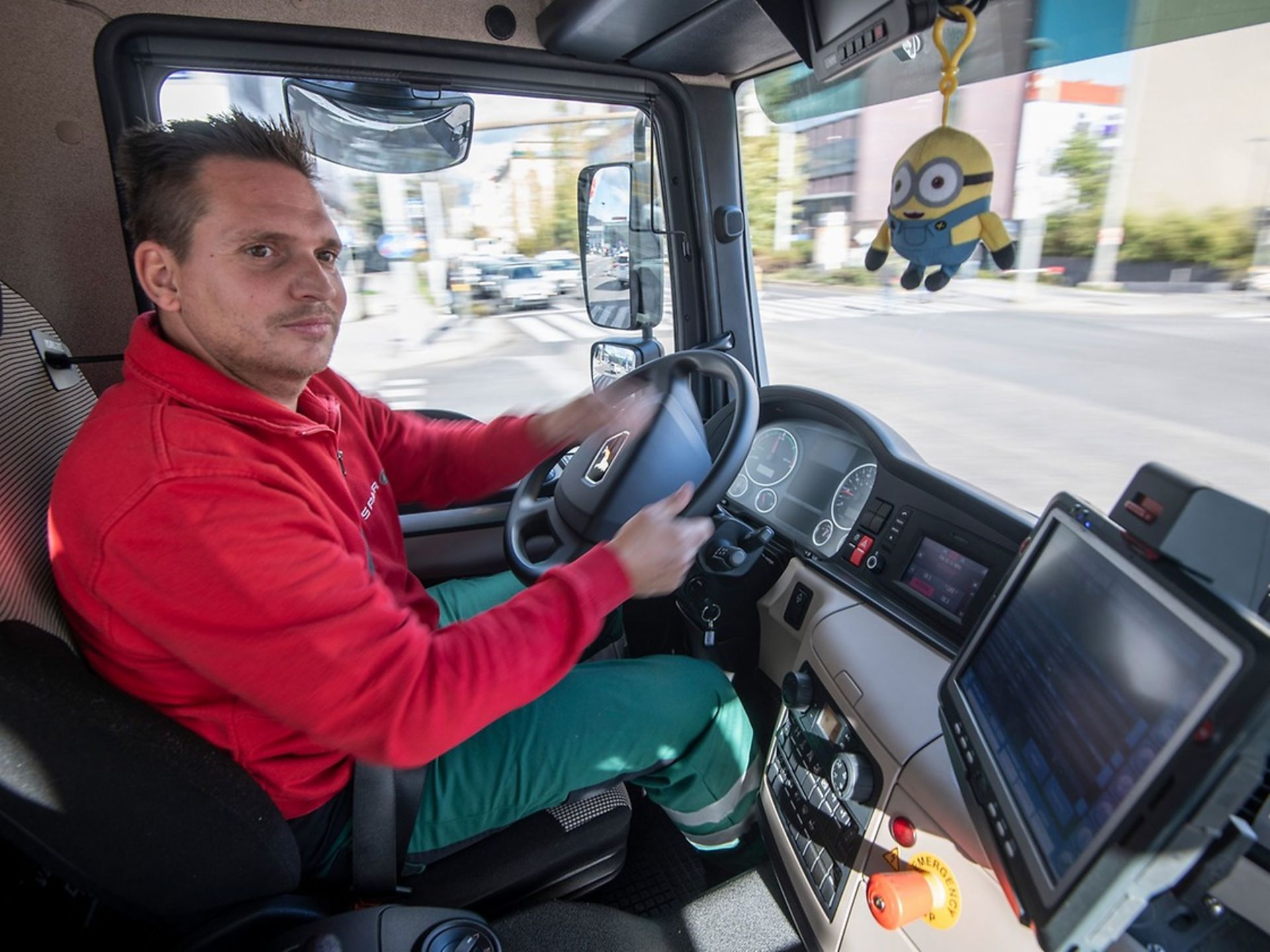Martin Neumann has been working for SPAR for ten years and was previously driving a standard MAN TGS: 