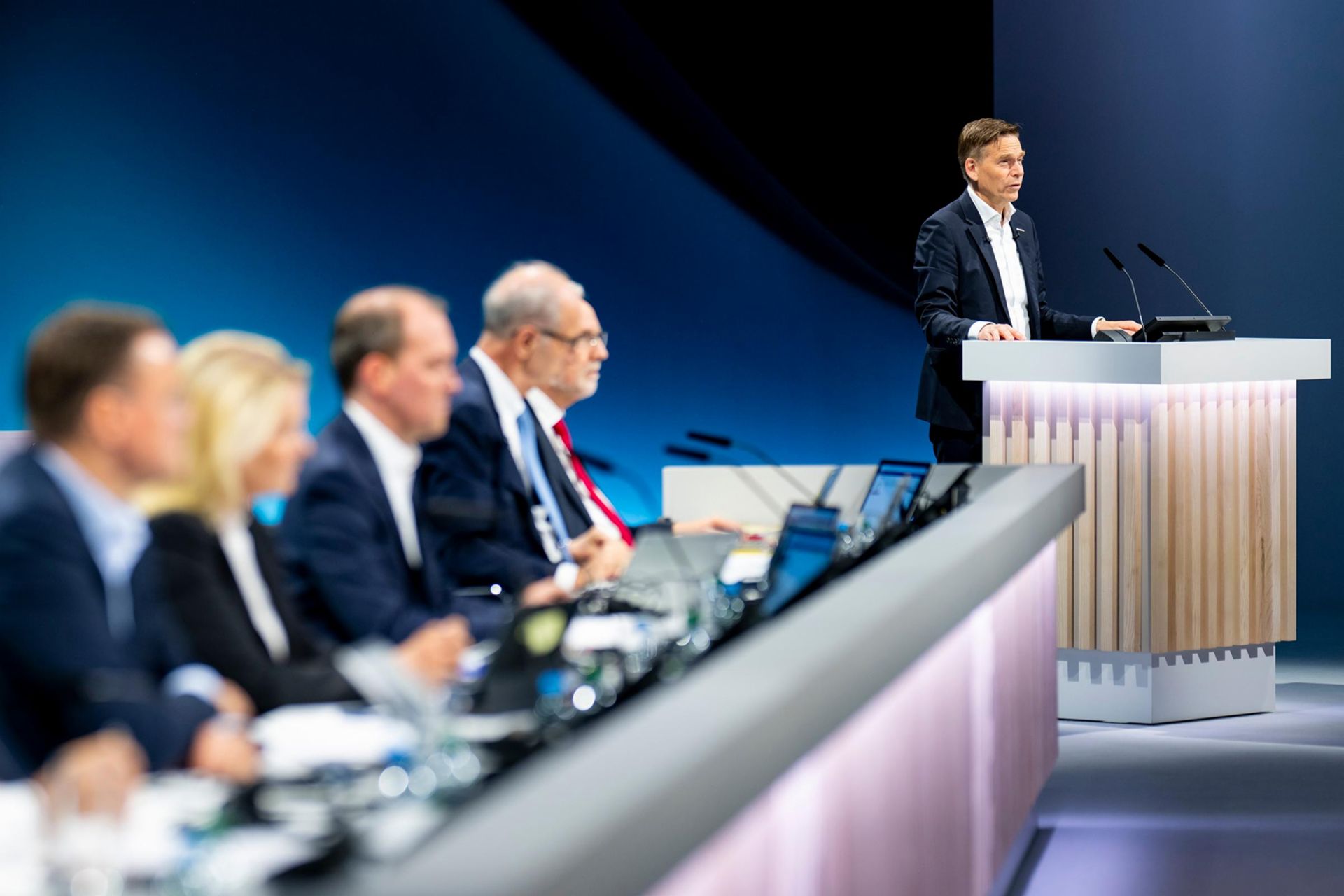 TRATON CEO delivers a presentation alongside board members