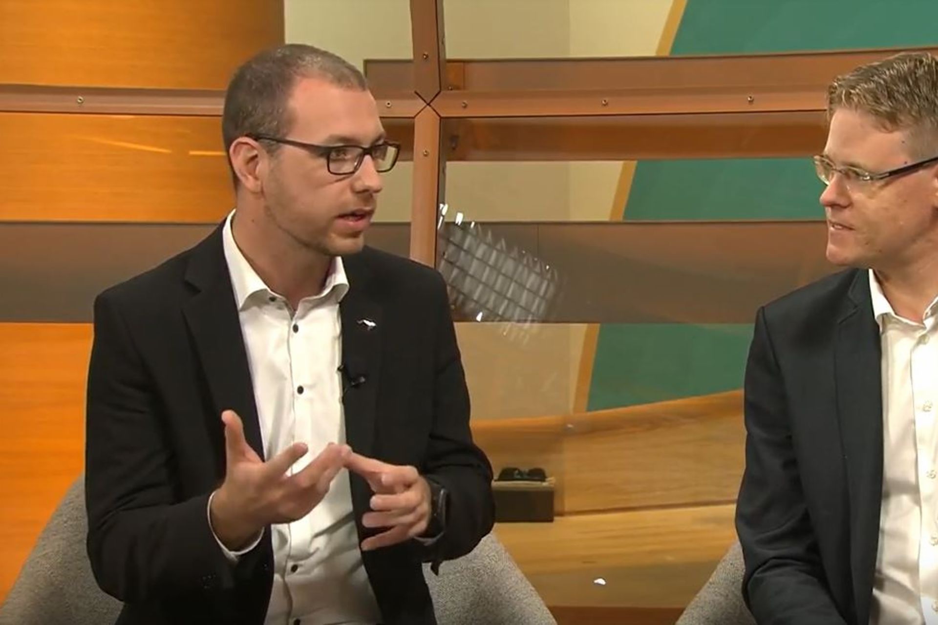 TRATON interview with Daniel Feldmeier and Per Sahlholm Daniel Feldmeier and Per Sahlholm about Dual Brand Platooning.