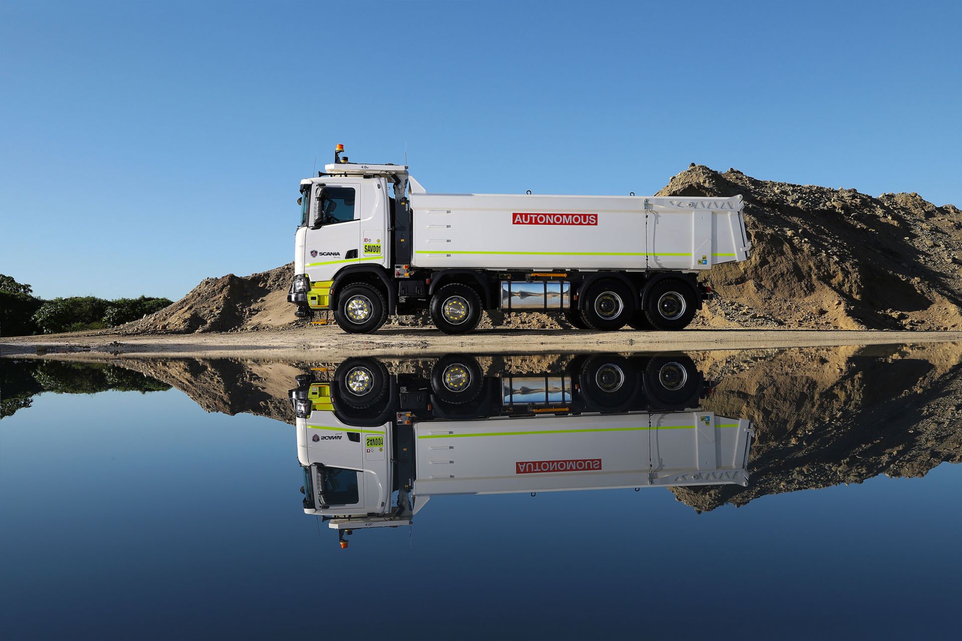 Der autonome Scania XT 8x4 Kipper in einer australischen Mine.