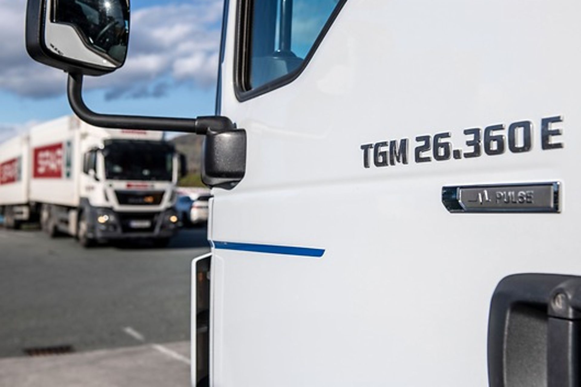 MAN TGM 26.360 E Visually, the fully electric 26 tonne truck is almost identical to it’s diesel-powered “colleagues”, just the E on the type plate gives away the difference.