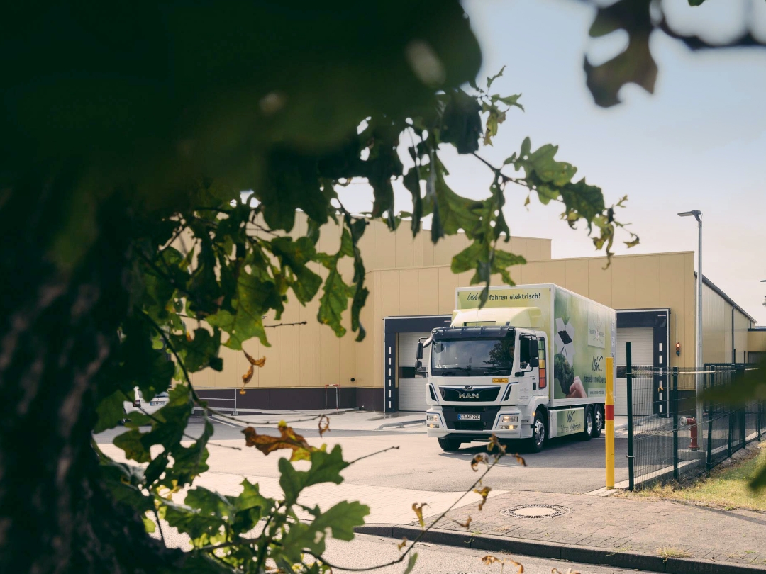 Der vollelektrische Lkw MAN eTGM im Einsatz bei der Friedrich Wenner GmbH.